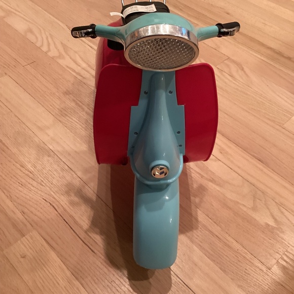 Our Generation Doll + Bike Scooter Like New - Picture 4 of 8